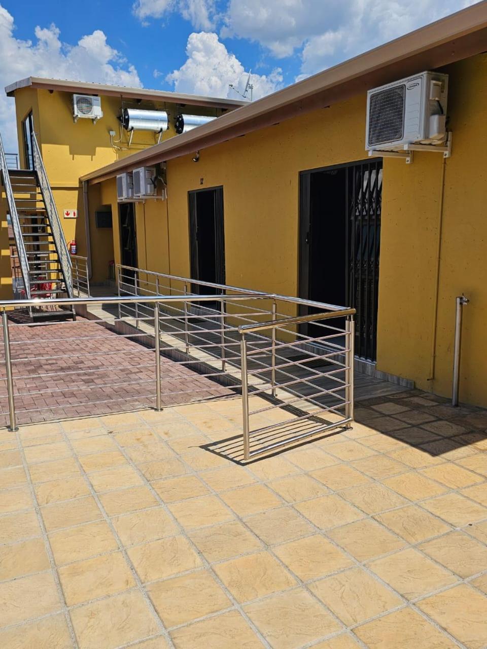 Divine Guest Lodge Rustenburg Exterior photo