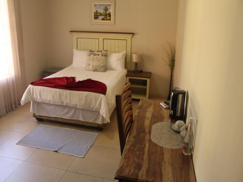 Divine Guest Lodge Rustenburg Exterior photo