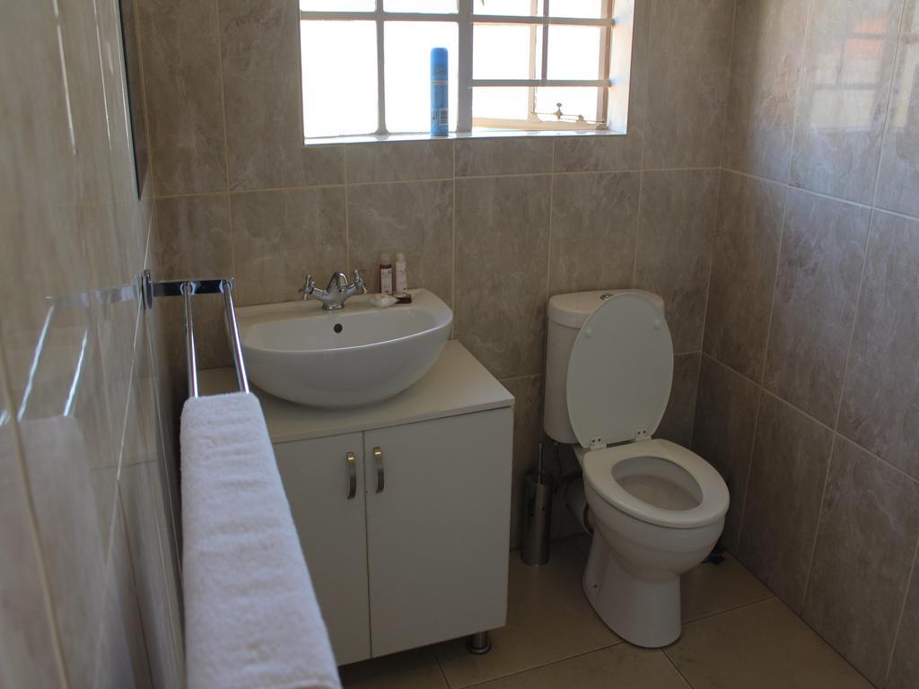 Divine Guest Lodge Rustenburg Exterior photo