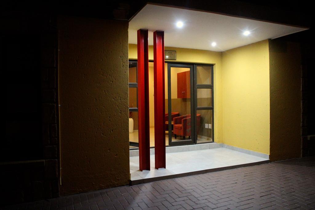 Divine Guest Lodge Rustenburg Exterior photo